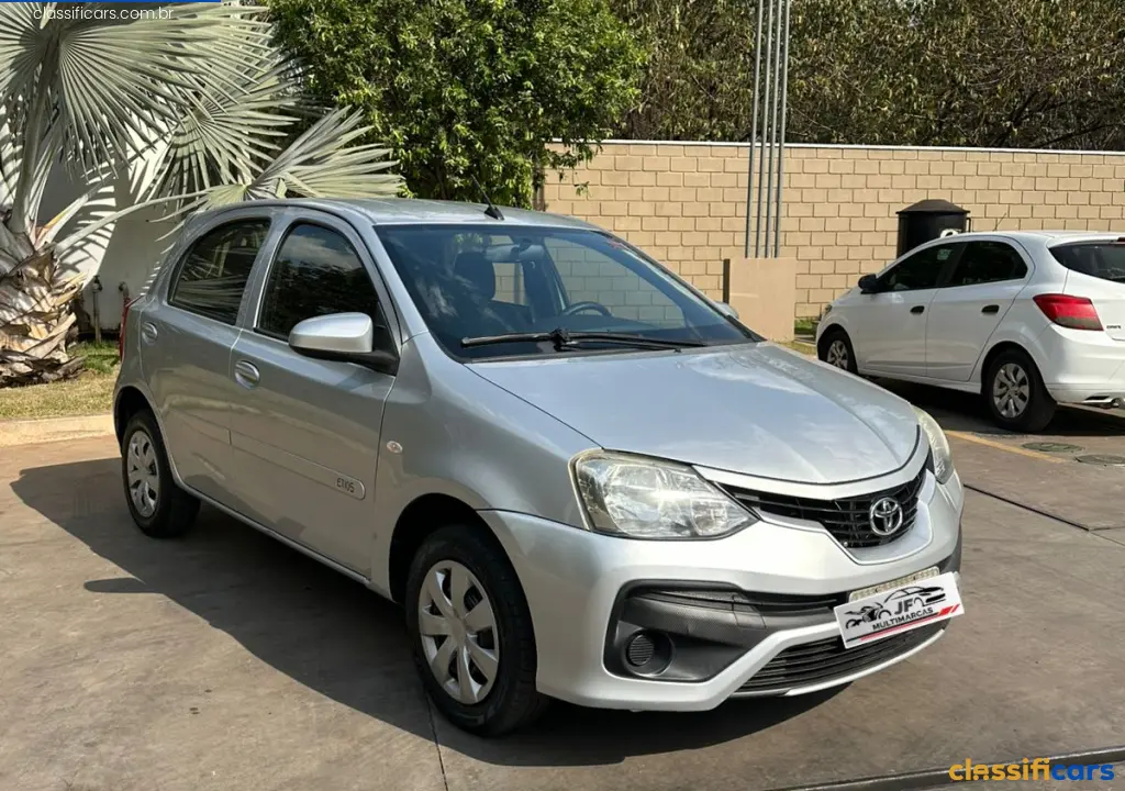 Toyota-MT-V%C3%A1rzea+Grande-ETIOS+X+1.3+Flex+16V+5p+Mec.-2018+Flex-Prata