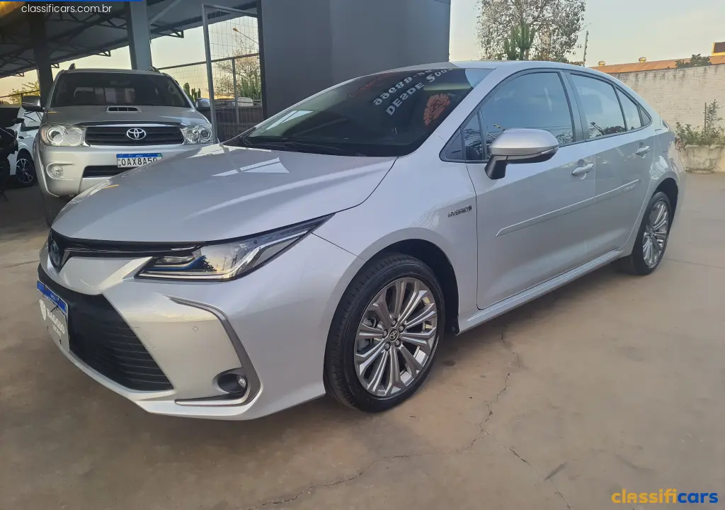 Toyota-MT-Cuiab%C3%A1-Corolla+Altis+1.8+16V+Aut.+%28H%C3%ADbrido%29-2023+H%C3%ADbrido-Prata