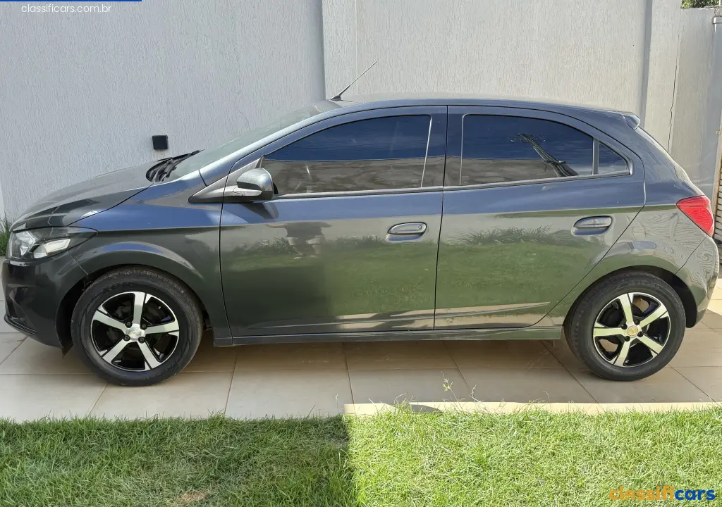 GM+-+Chevrolet-ONIX+HATCH+LT+1.4+8V+FlexPower+5p+Mec.-2019+Flex-Cinza