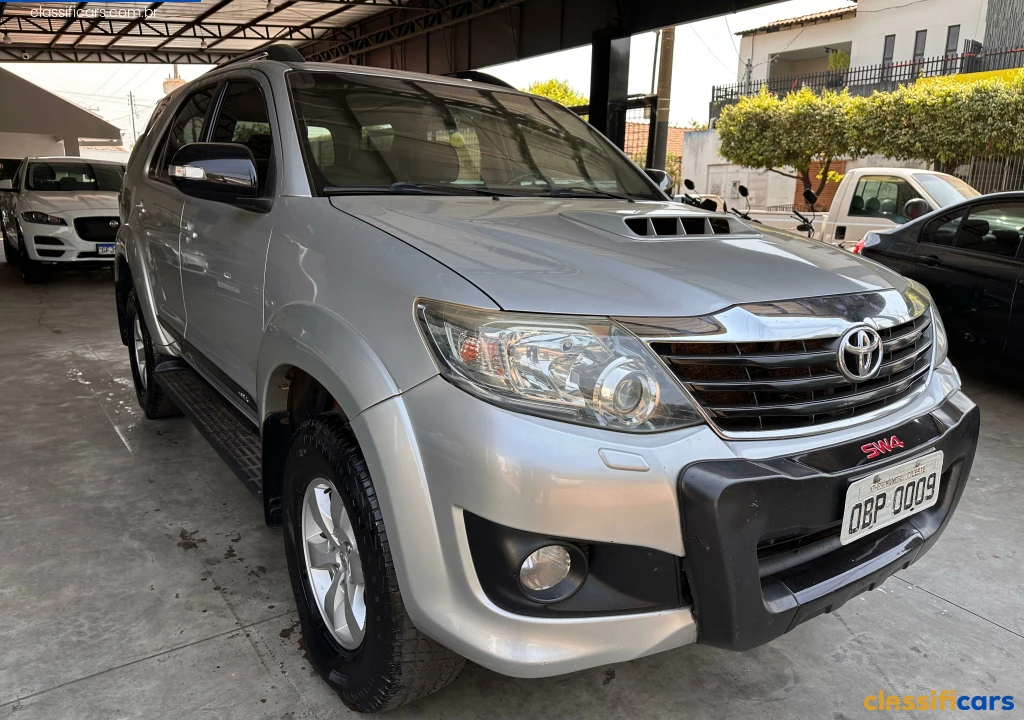 Toyota-MT-RONDONOPOLIS-Hilux+SW4+SR+D4-D+4x4+3.0+TDI+Dies.+Aut-2014+Diesel-PRATA