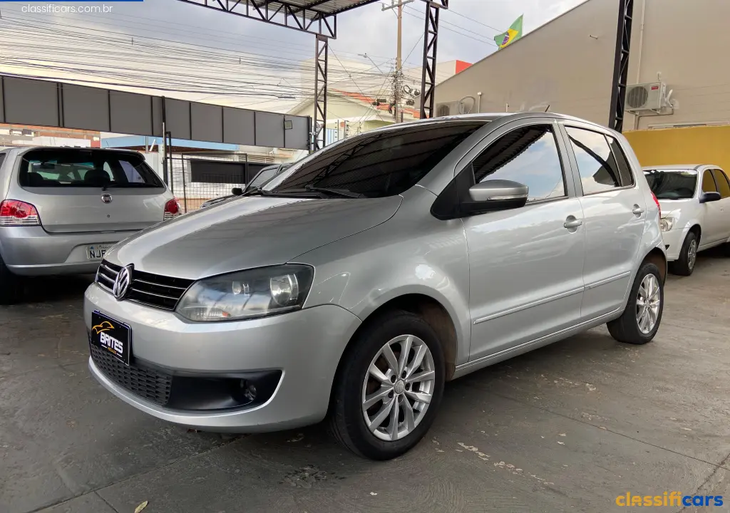 VW+-+VolksWagen-MT-Rondon%C3%B3polis-Fox+1.0+Mi+Total+Flex+8V+5p-2014+Gasolina-PRATA