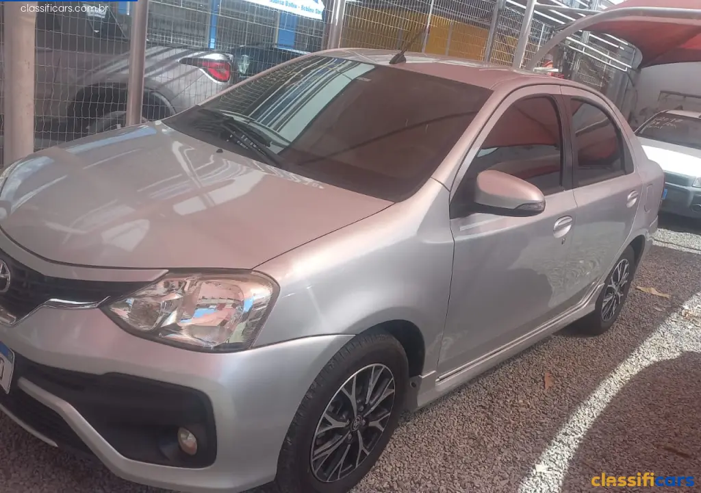 Toyota-MT-V%C3%A1rzea+Grande-ETIOS+PLATINUM+Sed.+1.5+Flex+16V+4p+Aut.-2017+Flex-PRATA