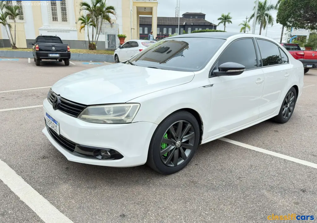 VW+-+VolksWagen-RO-Porto+Velho-JETTA+Comfortline++2.0+T.Flex+8V+4p+Mec.-2013+Flex-Branca