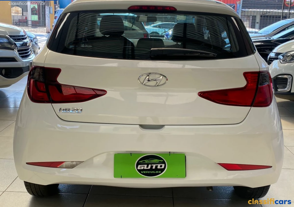carro bem conservado sem detalhes