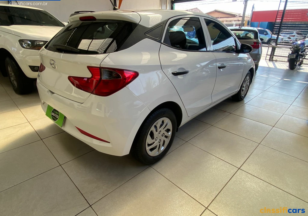 carro bem conservado sem detalhes