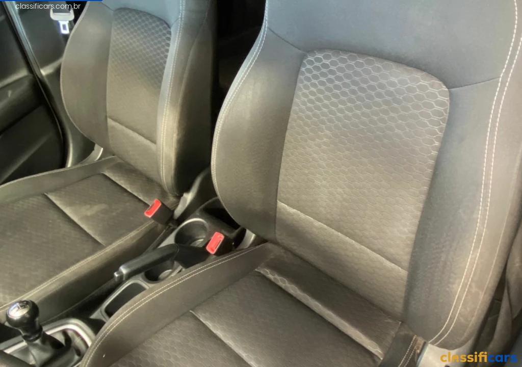 carro bem conservado sem detalhes