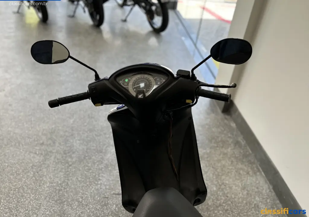 VENDO OU TROCO 
HONDA BIZ 125
ANO: 2017/2017
MOTO REVISADA, EM DIA SÓ TRANSFERIR 