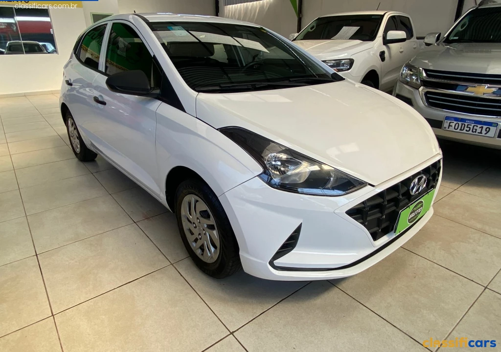 carro bem conservado sem detalhes