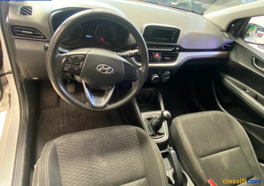 carro bem conservado sem detalhes