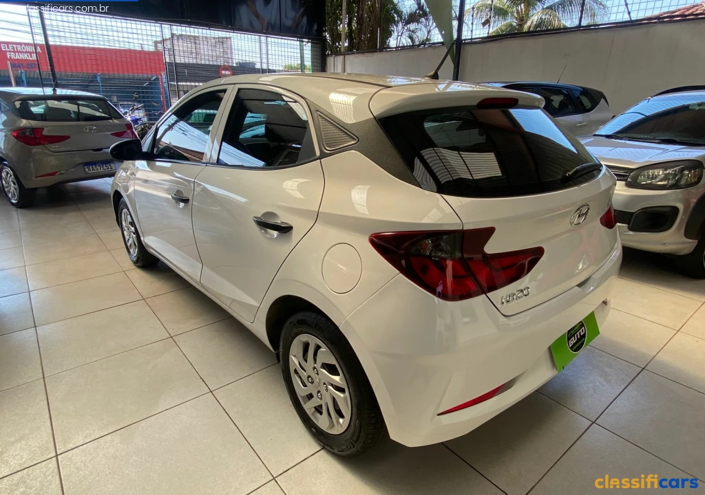 carro bem conservado sem detalhes